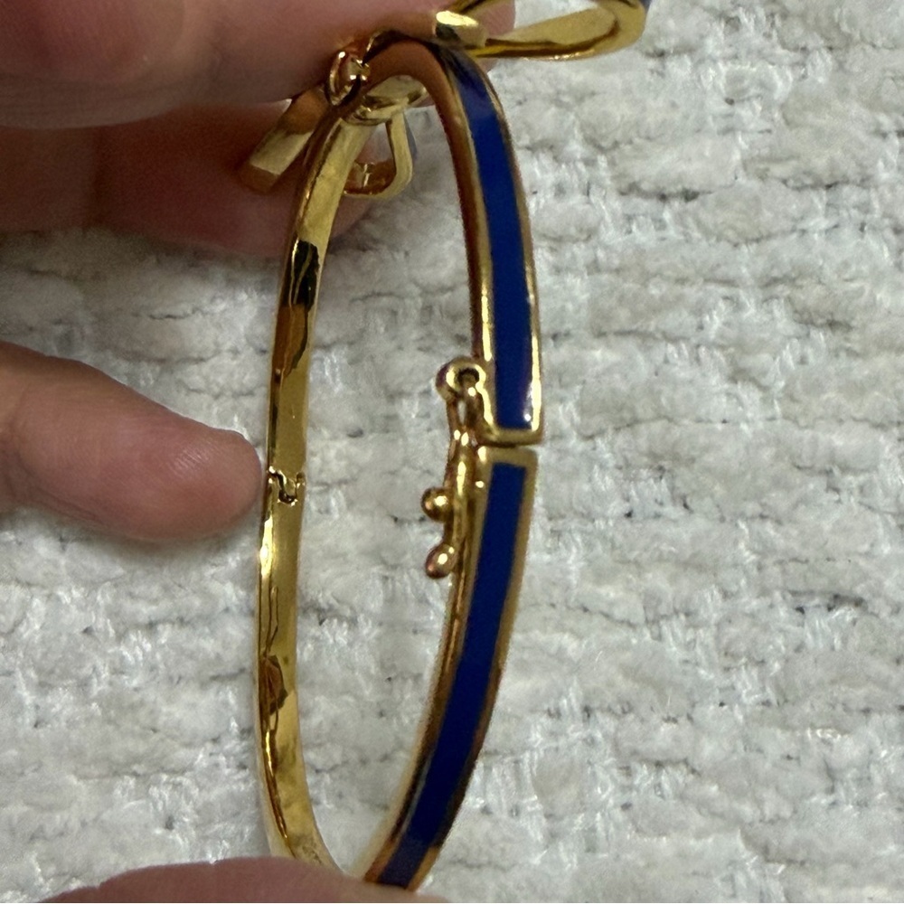 Kate Spade Bow Blue Gold Toned Hinged Bangle Bracelet - Picture 5 of 7